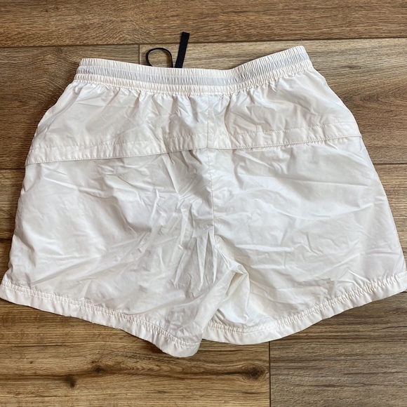 The North Face Outline Shorts in Gardenia White Pride Collection - Picture 8 of 9